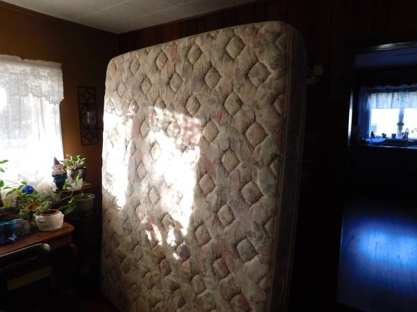 QUEEN SIZE MATTRESS 1