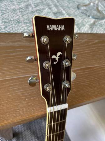 Guitarra acústica Yamaha FG-830 con tapa maciza, en estado casi nuevo, con estuche rígido - $300 (Andover)63471382053761123