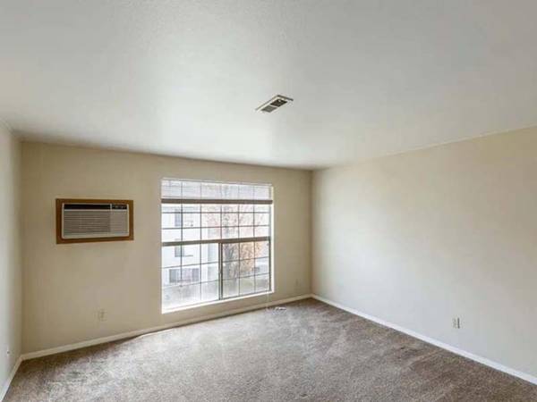 Sophisticated Studio-Lounge, Fitness Center & Play Area 1