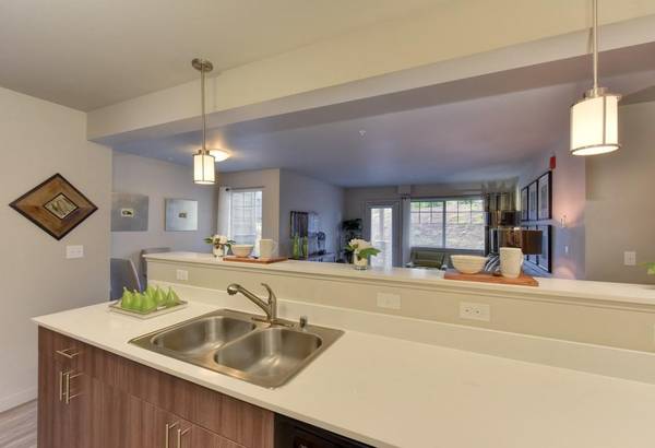 $2,049 / 1br - 726ft2 - Beautifully Designed Roomy Open Floor Plans (Renton)63688462412161124