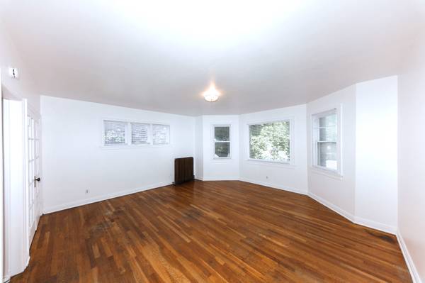 $1,160 / 1br - 675ft2 - Large 1-Bedroom Downtown (downtown)63968908383234120