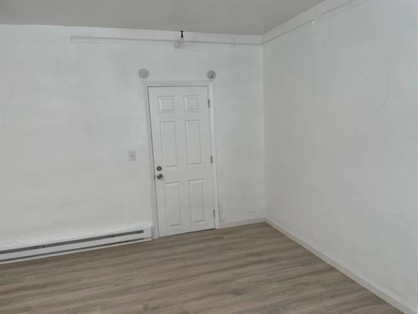 $750 / 100ft2 - Room sharing next to UW Campus $750 to $1100 (U District)64031305591426123