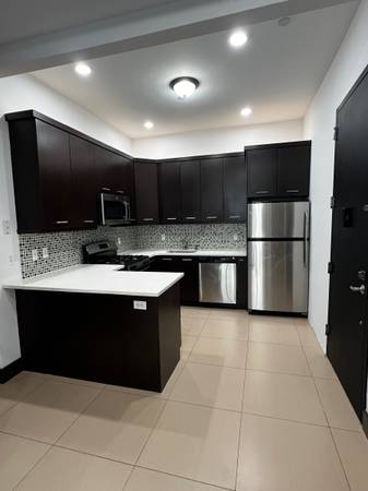 $4,500 / 3br - 1200ft2 - Piso dúplex de 3 habitaciones y 2 baños, todo nuevo con techos altos y ladrillo visto (Astoria)63854194074755120