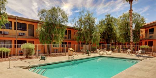 Bad Credit Ok, Laundry facilities, Free premium cable 1