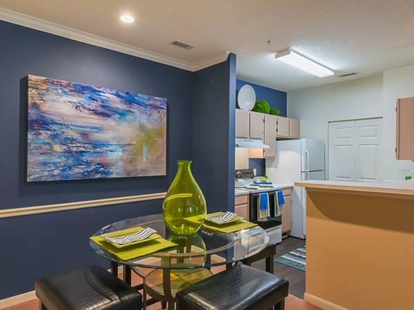 $1,215 / 1br - 708ft2 - Don't wait! These move-in deals are going fast! (Asheville - East Asheville)64029204516609123