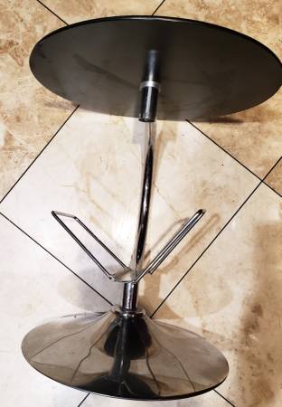 Mesa de centro redonda moderna de vidrio templado - $80 (West Hollywood)63471348496385121