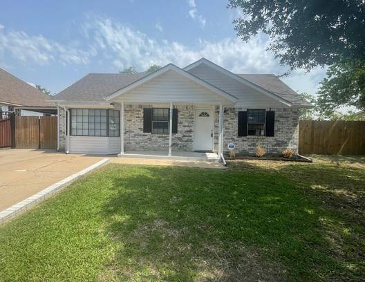 $2,100 / 4br - 1687ft2 - Homes For Rent - Dallas, Desoto, Ft Worth & Mesquite (Arlington)63796327195265122