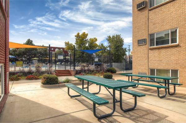 $969 / 1br - Sweater Weather Starts Here! Cozy Apartments Available Now! (Englewood)63973505995650124