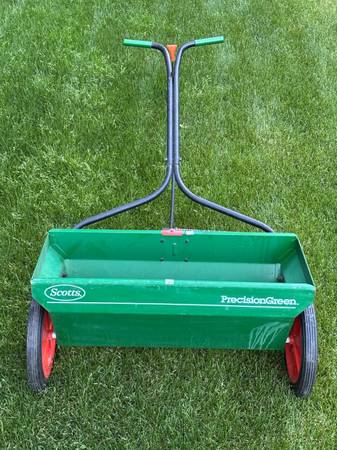 Scott’s PrecisionGreen 26” Drop Spreader 1