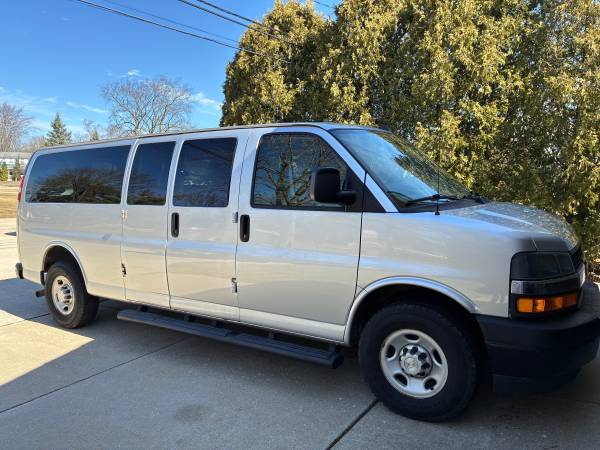 2019 Chevrolet EXPRESS G 3500 - Photo 2