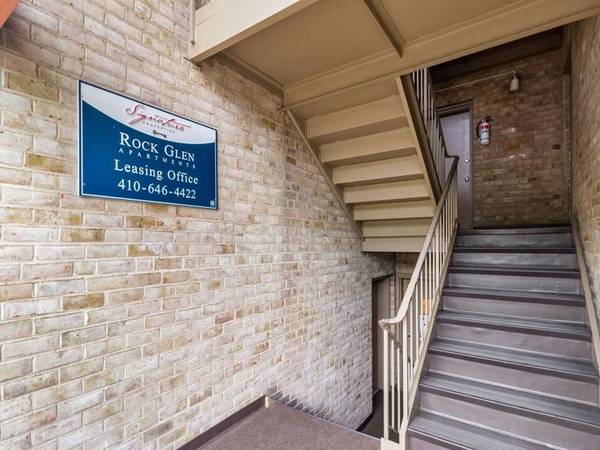 $1,434 / 2br - Electronic Thermostat, Stainless Steel Appliances, 2 Bed (109 G North Rock Glen Road, Baltimore, MD)63694410013057122