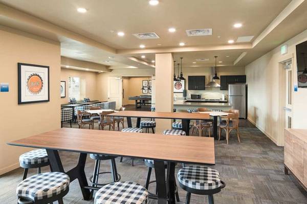 $1,699 / 2br - 2/bd, Alacena de cocina, Lavadora y secadora de tamaño completo (31701 Pete von Reichbauer Way S, Federal Way, WA)63786707884163121