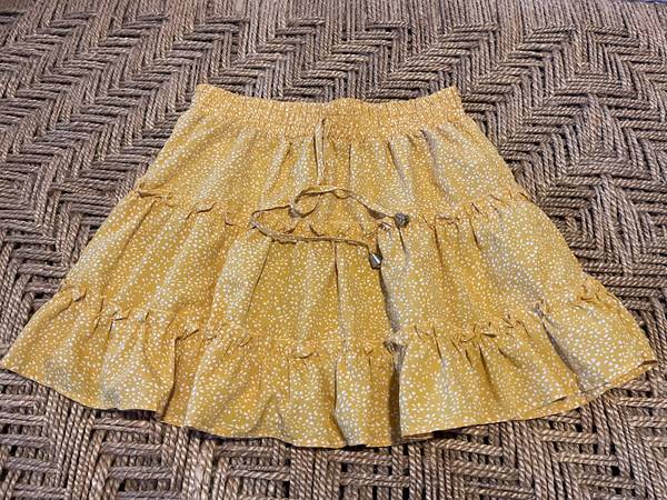 Women's / Junior's Yellow & White Skirt w/ elastic waist - Size Medium 1