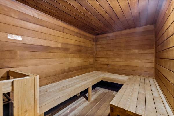 $1,240 / 448ft2 - Captivating  w/ Plank Flooring-Enjoy Tennis & Sauna! (301 T St SW)63862176711681121