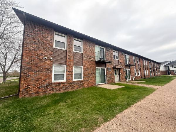 $995 / 2br - 700ft2 - 🏡 2BR/1BA – All Utilities Included! | $995/mo | Cat-Friendly | (Eau Claire, WI)63845959808001120