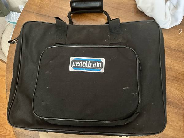 Pedaltrain pedalboard with power 1