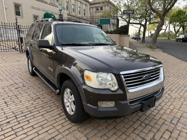 2006 Ford explorer 109 k millas AWD título limpio asientos de cuero - $5,200 (Queens ny)63614982772737121