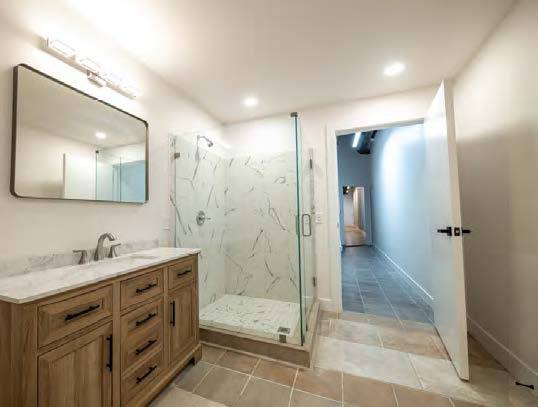 $2600.00 / 2br - 2115ft2 - Remodeled, Luxurious 2 Bed/2 Bath Unit in Downtown Cleveland63860364296323124