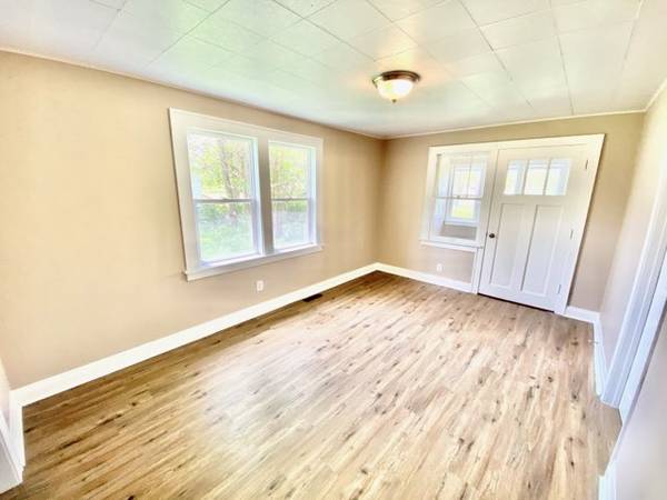 $1,195 / 3br - 5049 DELAWARE ST (GARY)63898734869507122