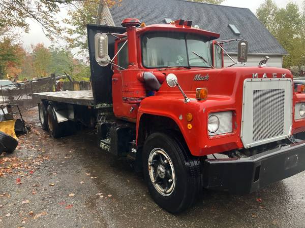 Mack equipment carrier 1