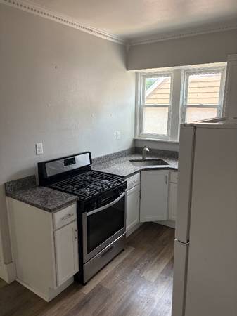 $1150.00 / 2br - 1000ft2 - Hermoso Apartamento Bajo en la Esquina en el Corazón de Kenosha63774346454145121