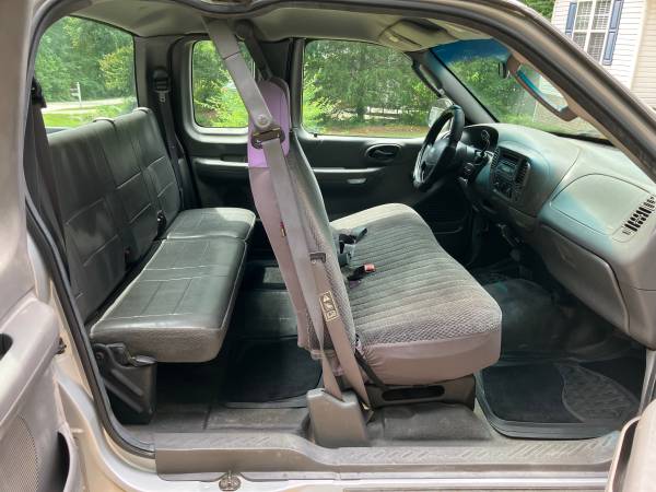 2003 Ford F-150 XL (5.1L V8) – 4 Door Extended Cab - $6,30063470073277699123