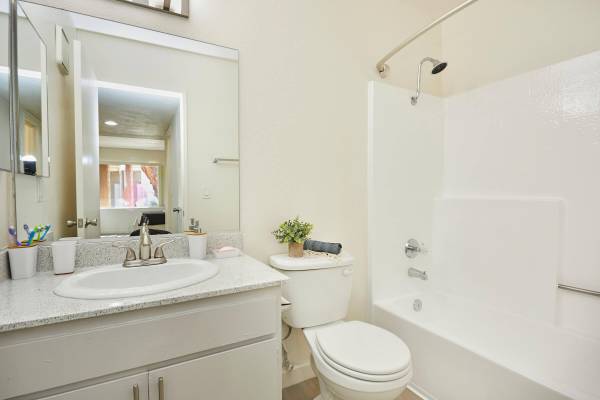 $2,549 / 2br - 919ft2 - Pantry, 2 bedroom, Located in Canyon Country (18414 W. Jakes Way, Canyon Country, CA)63863785735169123