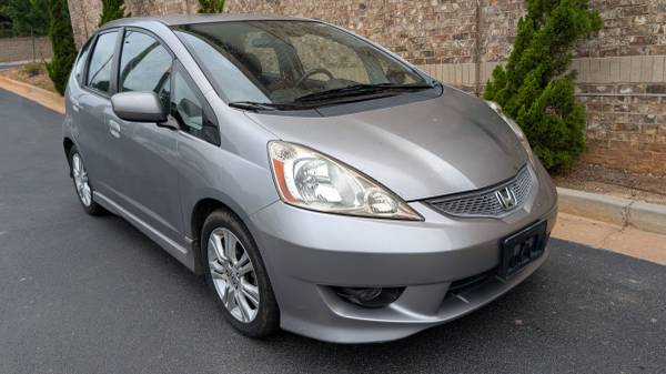 2009 HONDA FIT HATCHBACK  AUTOMATIC 4-DOOR GAS SAVER 4CYL RUNS GREAT - $3,400 (Cumming)63620341274115121