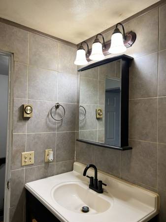 $1,250 / 2br - 1200ft2 - 2 Beds 1.5 Bath Townhouse Attached Garage Nice Neighborhood (Endicott)64035575934851123