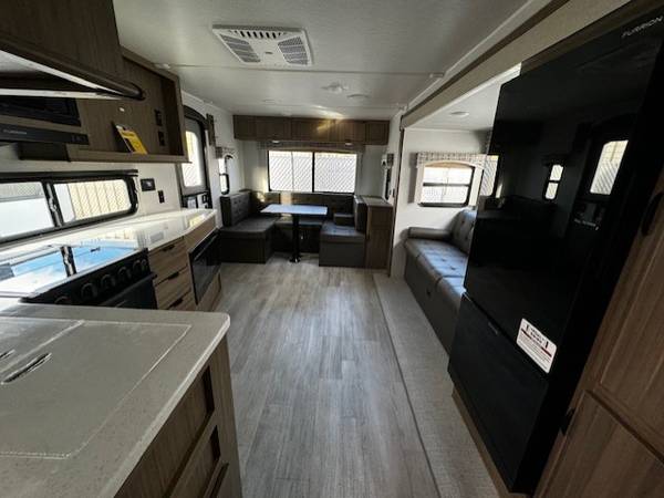 On Clearance! 2025 EVO 2560RD TRAVEL TRAILER 1