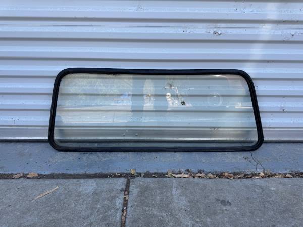 Jeepster Commando hard top glass 1