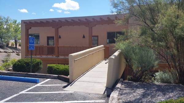 $1,400 / 782ft2 - Bright Office for Rent (Santa Fe)63806019603073124
