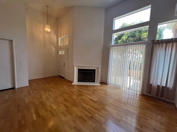 $4,000 / 2br - 1437ft2 - * Tri level Townhome 2bd/2.5ba, 2 car attached garage, 92122 UCSD/UTC* (La Jolla, CA (UTC))63819232946691121