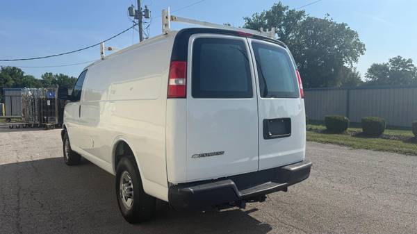 2020 Chevrolet Express 2500 - Photo 2
