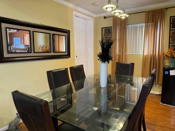 $610 3br - Short term Sun Filled Sublet Available - Nov to March 2026 (SoHo)64033634745345121