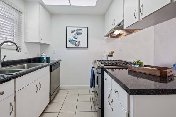 $2,182 / 1br - 640ft2 - Ceiling Fan, Granite Countertops, Patio/Balcony (hayward / castro valley)63658045472515122