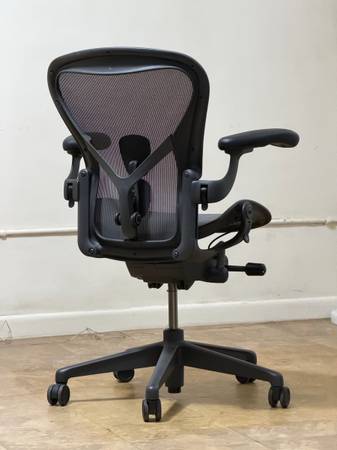 Herman Miller Remastered Aeron PostureFit SL Size B Fully Loaded Office Chair 1