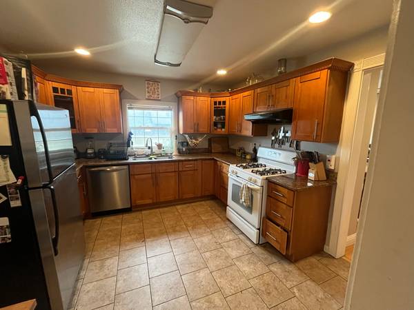 $1,150 / 3br - 1 Habitación disponible en casa en West Berkeley (berkeley)63657913799553122