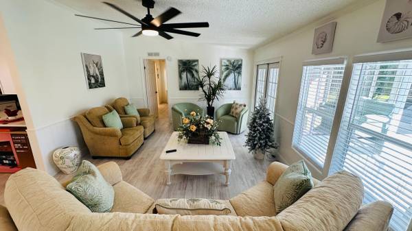 $114,900 / 2br - 2 bath - 1248ft² - 8879 W Forest View Dr (Homosassa)63861744561153122
