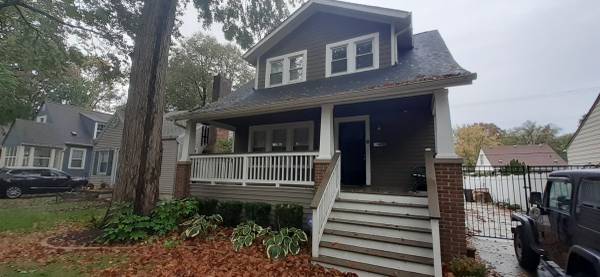 $2,495 / 3br - 1681ft2 - Te encantará todo el encanto de esta cabaña de estilo Craftsman de 1925 (Royal Oak)64018942602625120