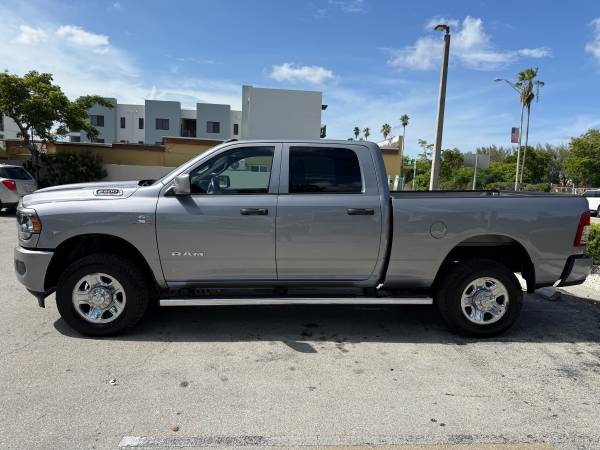 2022 Ram 2500 Tradesman Crewcab 6.7L diésel con motor Cummins 4x4 - $31,900 (Hialeah)63479553584515124
