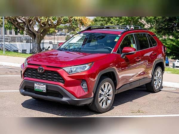 2020 Toyota RAV4 XLE Premium SUV de 4 puertas - $29777.0063440570761603122