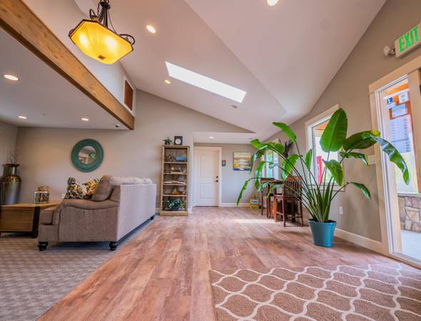 $2,095 / 3br - 3 Bed 2 Bath in Upscale Cat-Friendly Unit w Luxury Designer Interiors (West Salem)63660412809729122