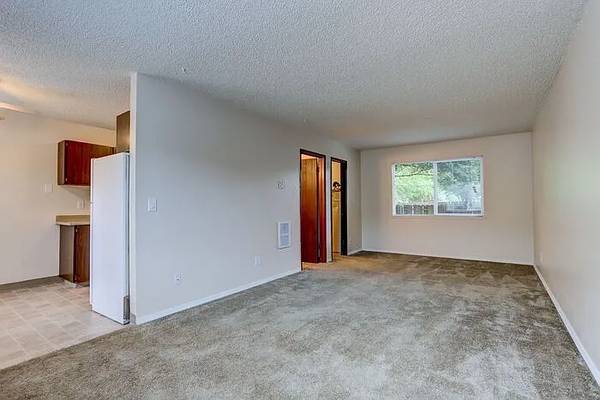 $895 / 2br - 675ft2 - Cozy Upper-Level Studio – Bright & Spacious! (Portland, OR)64038879574018121
