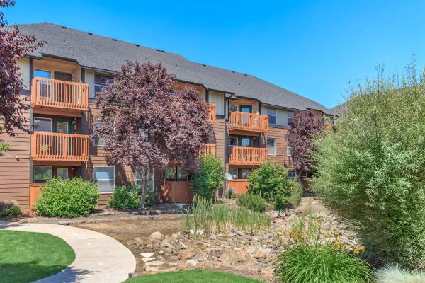 $1,745 / 2br - 866ft2 - ¡UN MES GRATIS! // 2 HABITACIONES, 1 BAÑO // GIMNASIO Y SAUNA SECA 24/7! (2020 NE Linnea Drive Bend, Oregon)63839292876803123