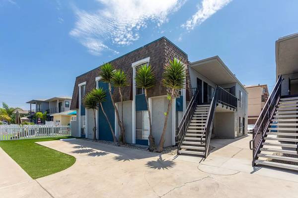 $2,095 / 1br - 650ft2 - *OPEN HOUSE: 9/27 10AM-12PM* 1 BR with Parking just 1 Block from Ocean (Imperial Beach)63865592923905120