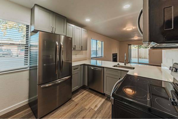 $1699.00 / 2br - 814ft2 - Apartamento recién renovado de 2 habitaciones y 1 baño con vistas impresionantes en Colorado63686746199425123