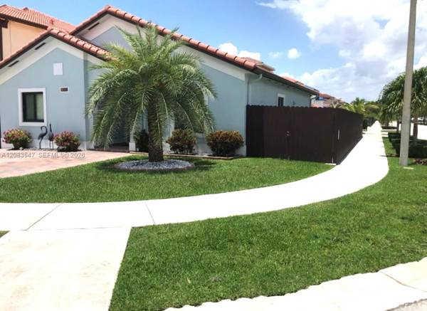 Quick Move-In – Immediate Response Beautiful 3/2 single family house 1