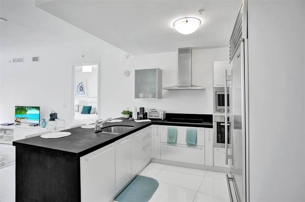 $200 / 1br - 1200ft2 - Ático - Torre ultralujosa frente al mar para compartir (Sunny Isles Beach)63825134203265120