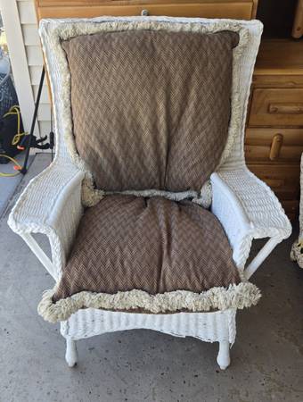 Antique 1920's-1930's Wicker Arm Chair w/Coil Springs In The Seat 1